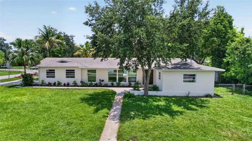 Unit for sale at 7040 NW 8th Ct, Plantation, FL 33317