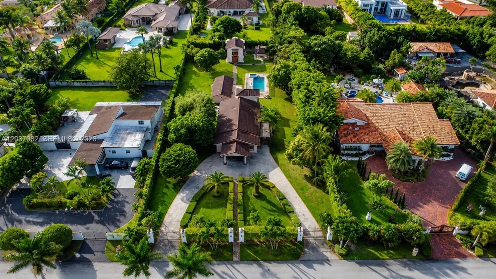 Unit for sale at 300 SW 123rd Ave, Miami, FL 33184