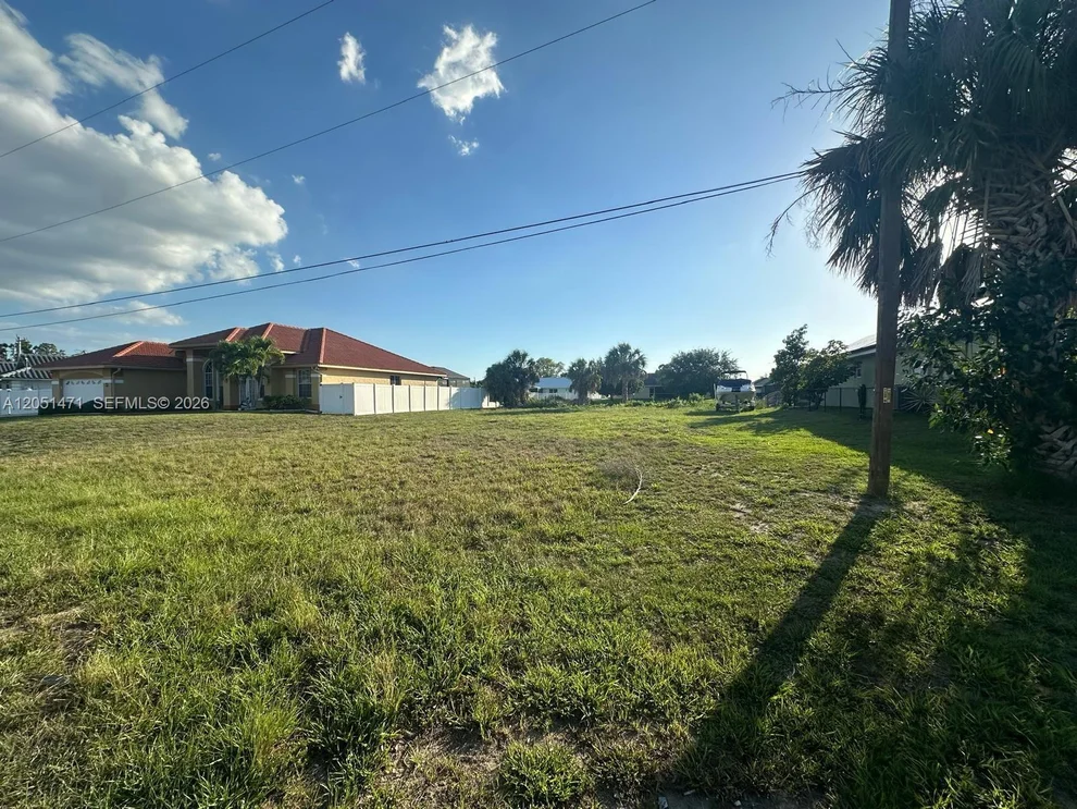 Unit for sale at 930 SW 8th PL, Cape Coral, FL 33991