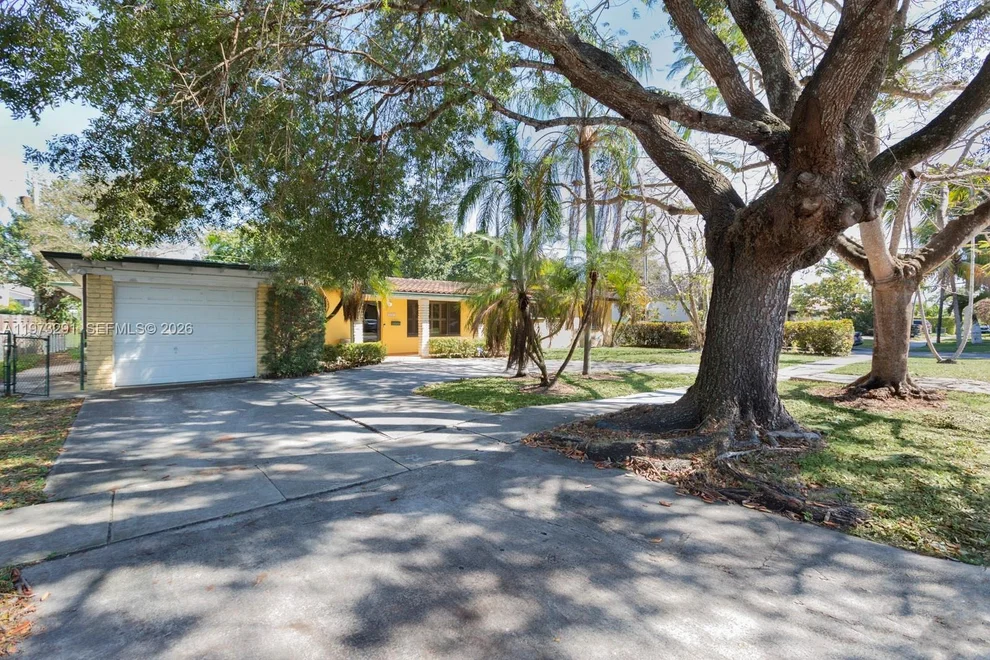 Unit for sale at 3721 SW 58th Ave, Miami, FL 33155