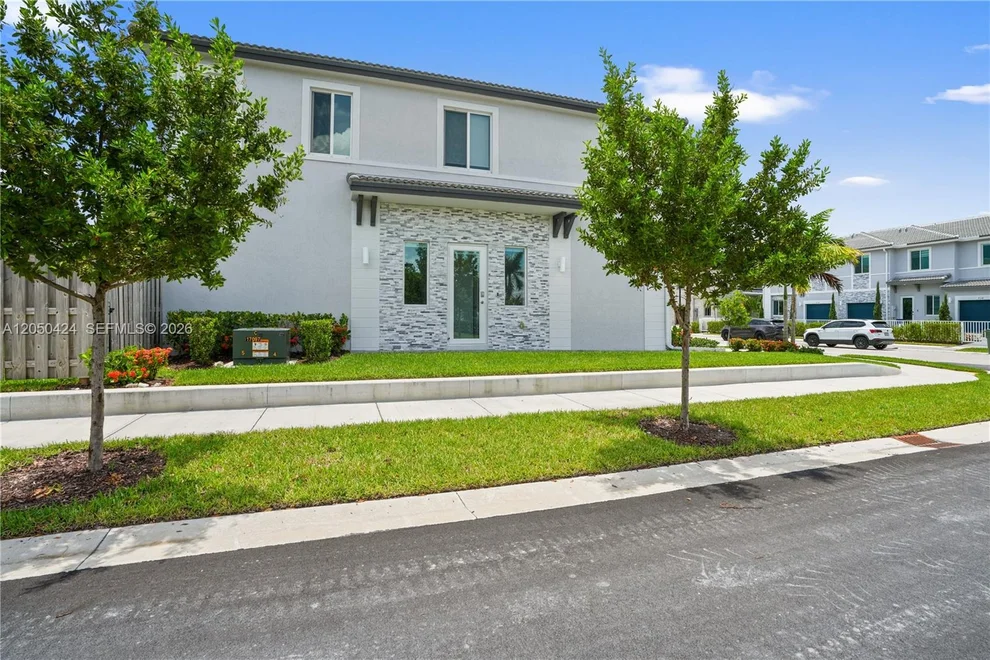 Unit for sale at 715 SE 15th St, Homestead, FL 33034