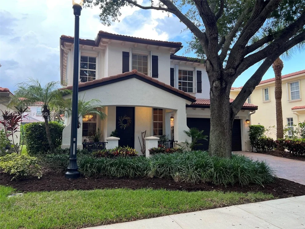 Unit for sale at 425 Pumpkin Dr, Palm Beach Gardens, FL 33410