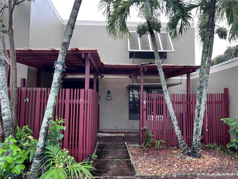 Unit for sale at 11010 Clubhouse Rd, Pembroke Pines, FL 33026