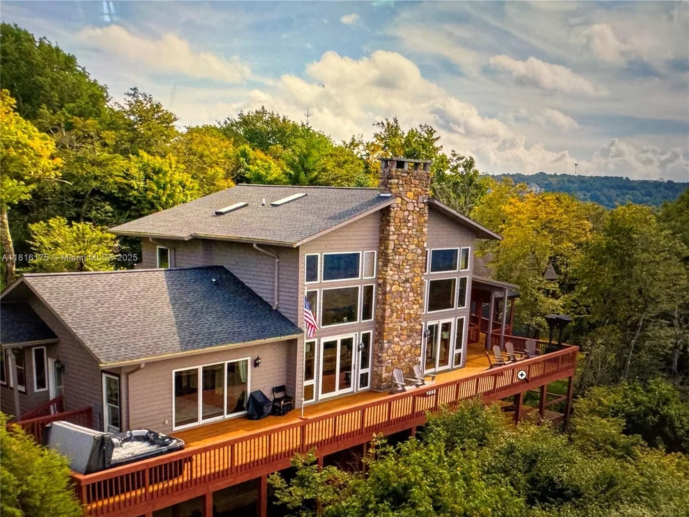 Unit for sale at 200 Summit Lodge Road, Beech Mountain, NC 28604