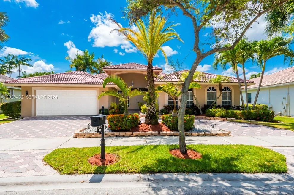 Unit for sale at 3852 Oak Ridge Cir, Weston, FL 33331