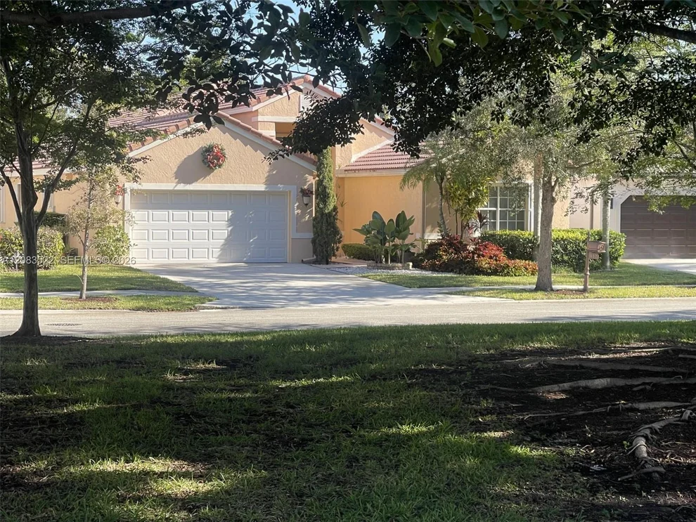 Unit for sale at 412 Cameron Dr, Weston, FL 33326