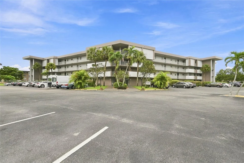 Unit for sale at 2800 NW 47th Ter, Lauderdale Lakes, FL 33313