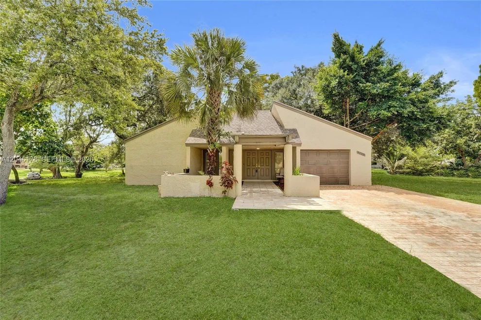 Unit for sale at 9120 SW 49th St, Cooper City, FL 33328
