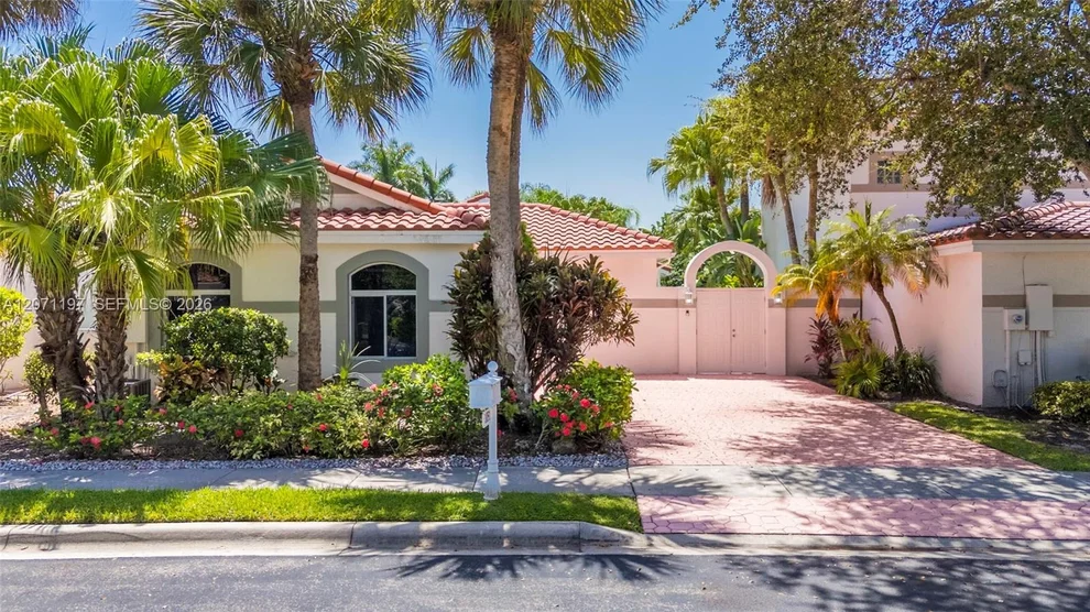 Unit for sale at 1051 Bel Aire Dr W, Pembroke Pines, FL 33027