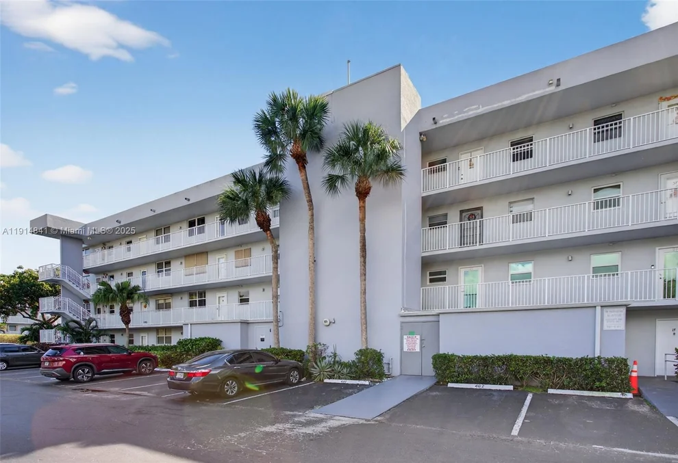 Unit for sale at 115 Royal Park Dr, Oakland Park, FL 33309