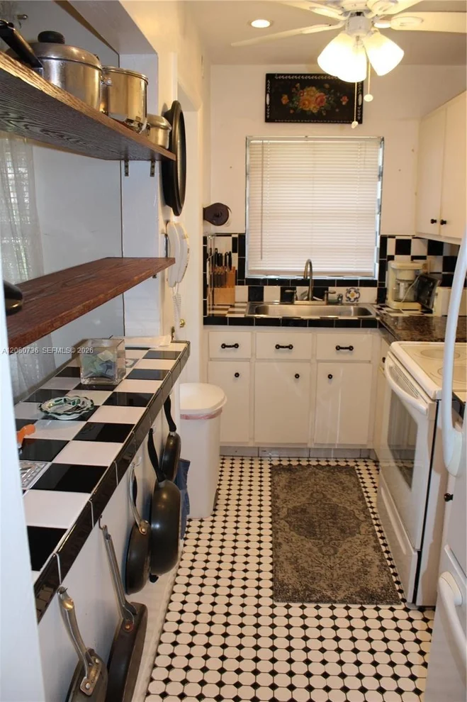 Unit for sale at 5300 Washington St, Hollywood, FL 33021