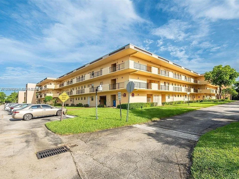 Unit for sale at 201 Berkley Rd, Hollywood, FL 33024