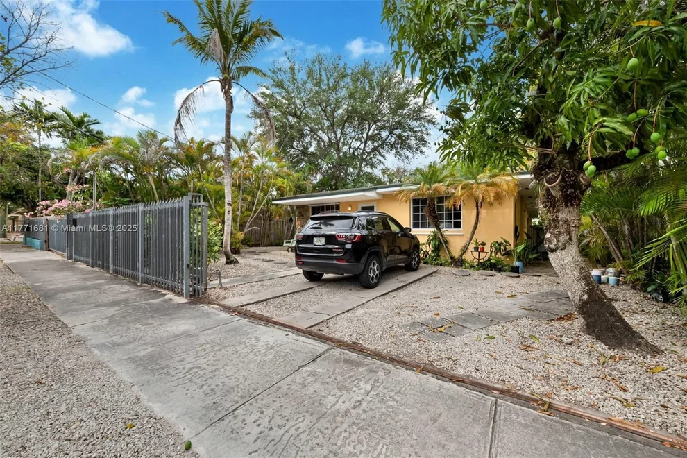 Unit for sale at 2960 Whitehead Street, Coconut Grove, FL 33133