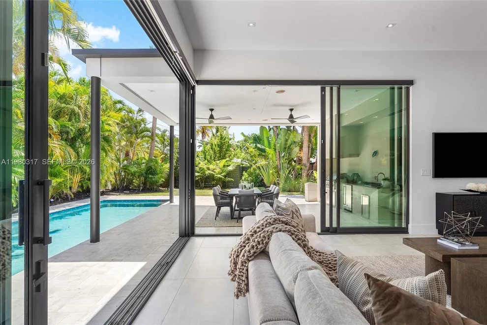 Unit for sale at 2500 Middle River Dr, Fort Lauderdale, FL 33305