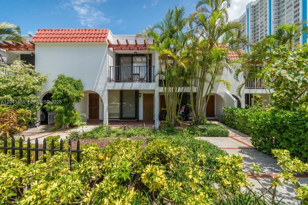 Unit for sale at 425 Grapetree Dr, Key Biscayne, FL 33149