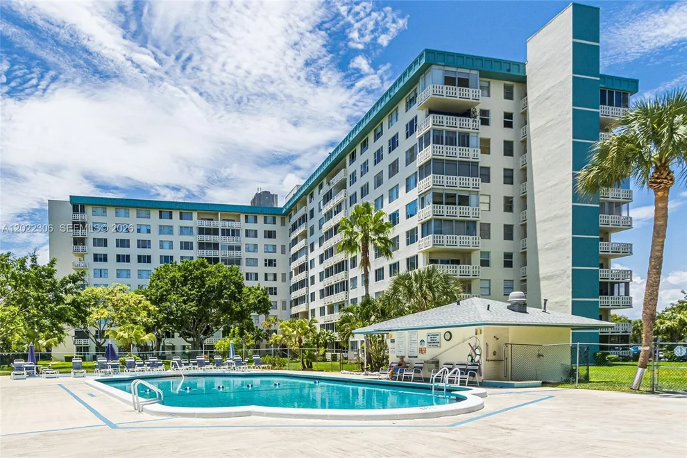 Unit for sale at 4330 Hillcrest Dr, Hollywood, FL 33021