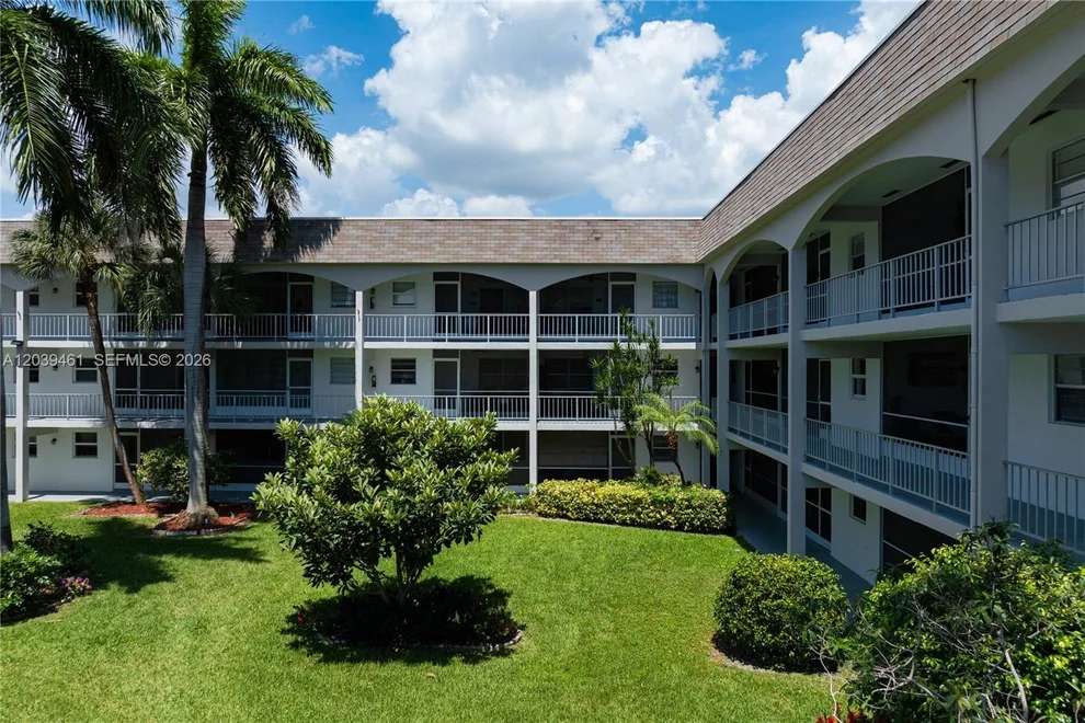 Unit for sale at 541 Blue Heron Dr, Hallandale Beach, FL 33009