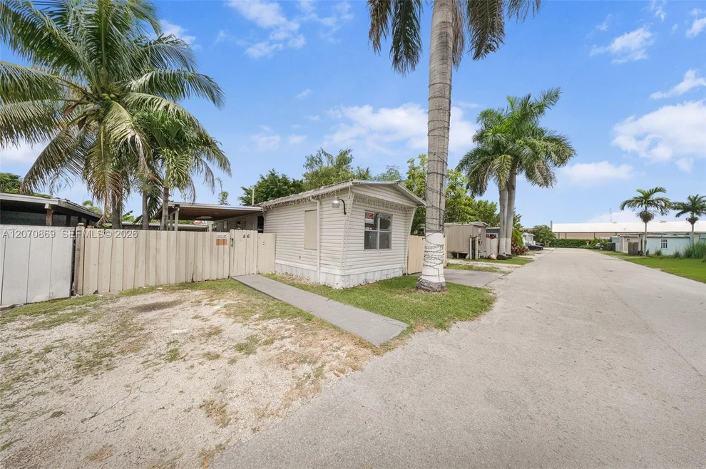 Unit for sale at 451 SE 8TH st lot 56, Homestead, FL 33030