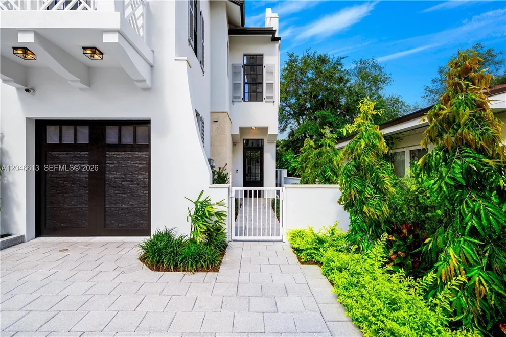Unit for sale at 2710 S Le Jeune Rd, Coral Gables, FL 33134