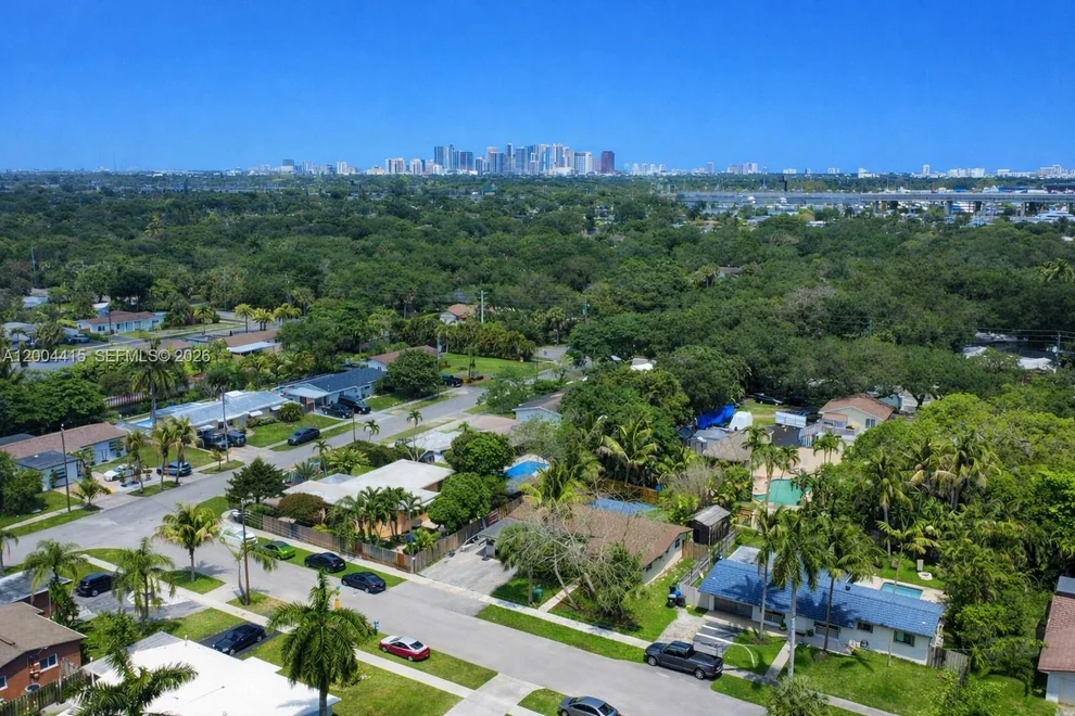Unit for sale at 2048 SW 27th Ave, Fort Lauderdale, FL 33312