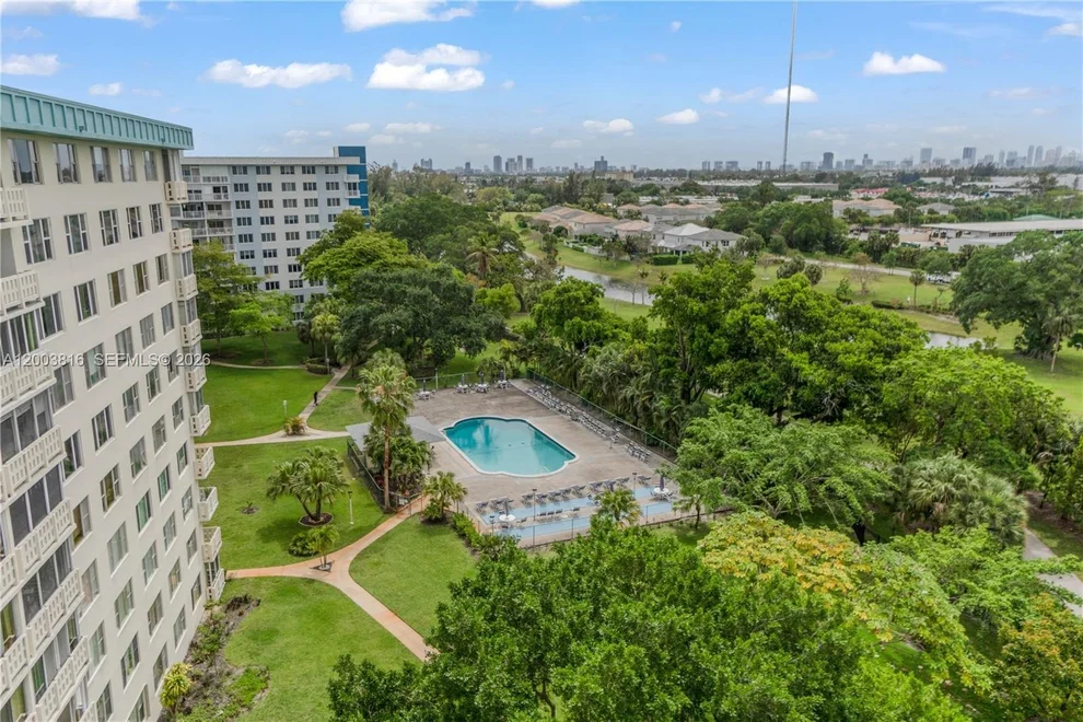 Unit for sale at 4330 Hillcrest Dr, Hollywood, FL 33021
