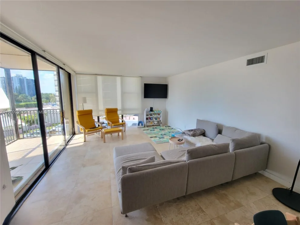 Unit for sale at 20379 W Country Club Dr, Aventura, FL 33180