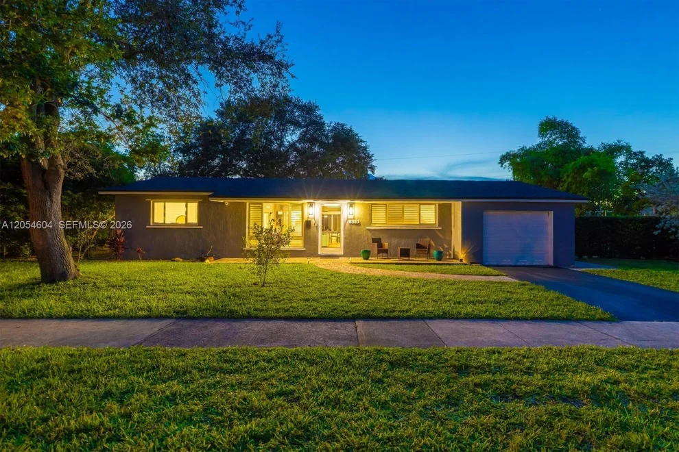 Unit for sale at 312 N Luna Ct, Hollywood, FL 33021