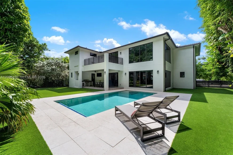 Unit for sale at 5991 SW 80th St, South Miami, FL 33143