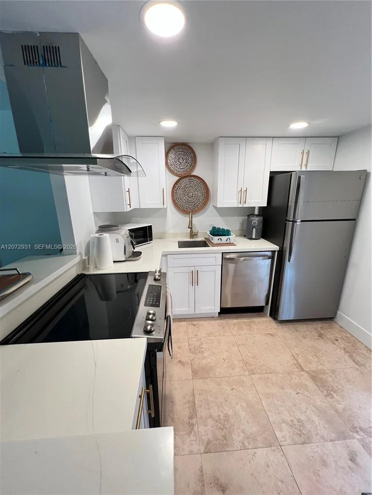 Unit for sale at 20500 W Country Club Dr, Aventura, FL 33180