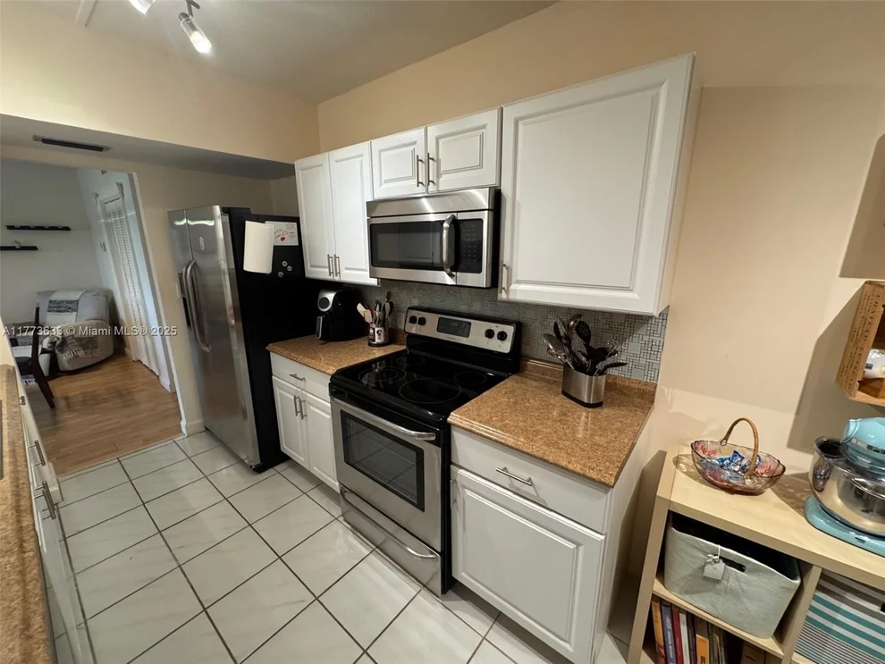 Unit for sale at 4330 Hillcrest Dr, Hollywood, FL 33021