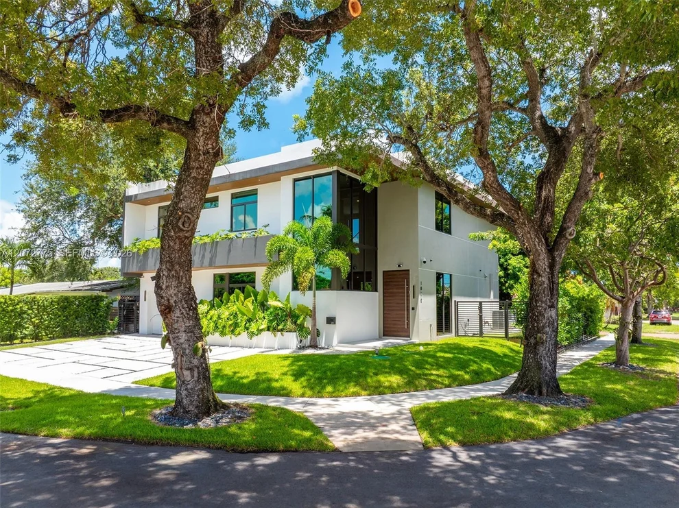 Unit for sale at 1875 NE 193rd St, Miami, FL 33179