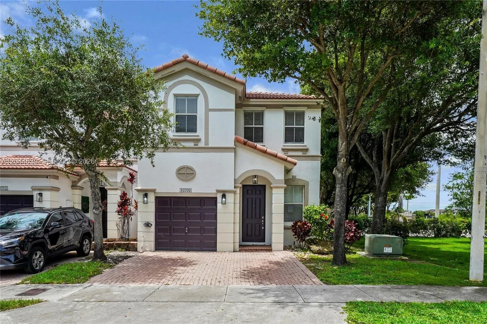 Unit for sale at 10709 NW 81st Ln, Doral, FL 33178