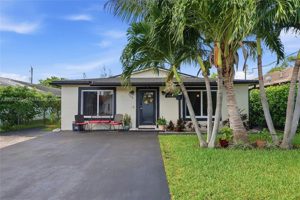 Unit for sale at 266 SW 7th Ct, Deerfield Beach, FL 33441