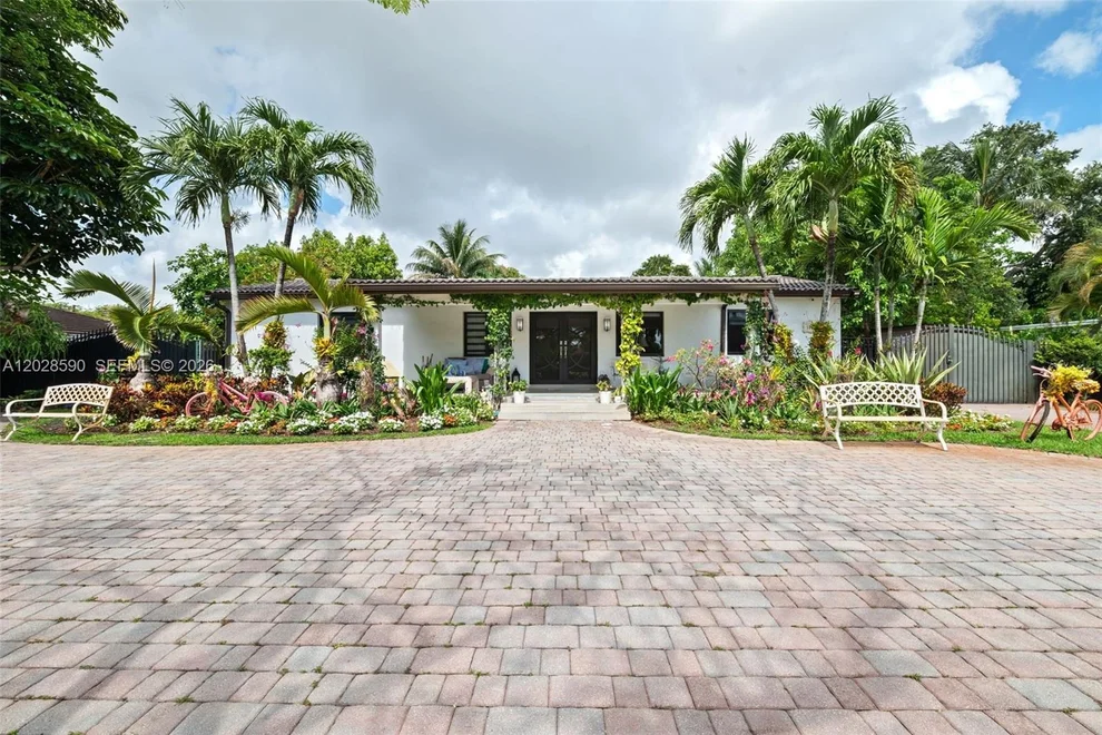 Unit for sale at 13700 N Miami Ave, Miami, FL 33168