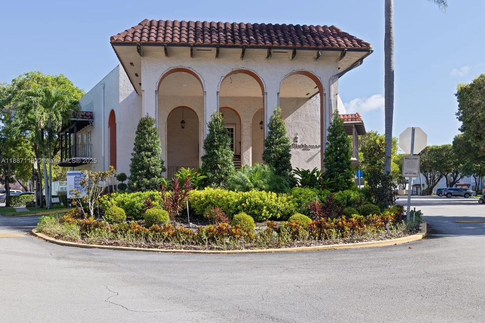 Unit for sale at 10816 N Kendall Dr, Miami, FL 33176