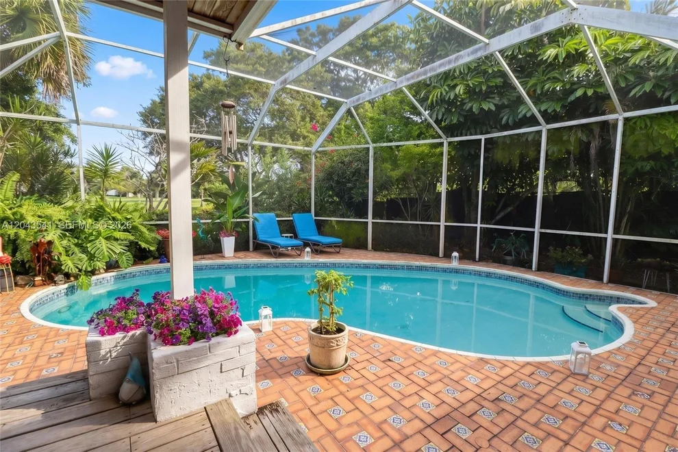 Unit for sale at 9720 Palmetto Club Ln W, Miami, FL 33157