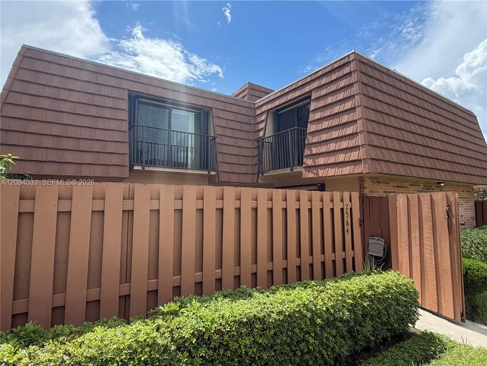 Unit for sale at 2564 Lakeview Ct, Cooper City, FL 33026