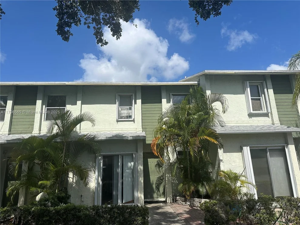 Unit for sale at 878 Crystal Lake Dr, Deerfield Beach, FL 33064