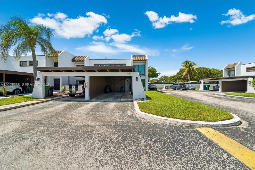 Unit for sale at 6526 Kendale Lakes Dr, Miami, FL 33183