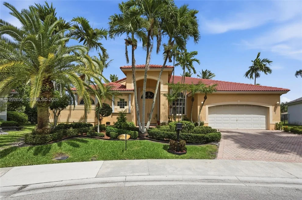 Unit for sale at 3038 Lakewood Dr, Weston, FL 33332