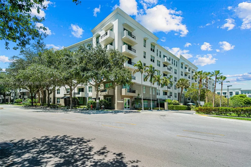 Unit for sale at 2421 NE 65th St, Fort Lauderdale, FL 33308