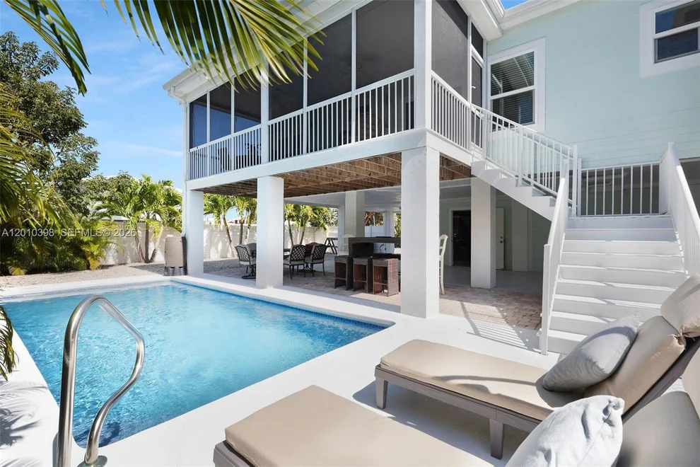 Unit for sale at 320 Calzada De Bougainville, Marathon, FL 33050