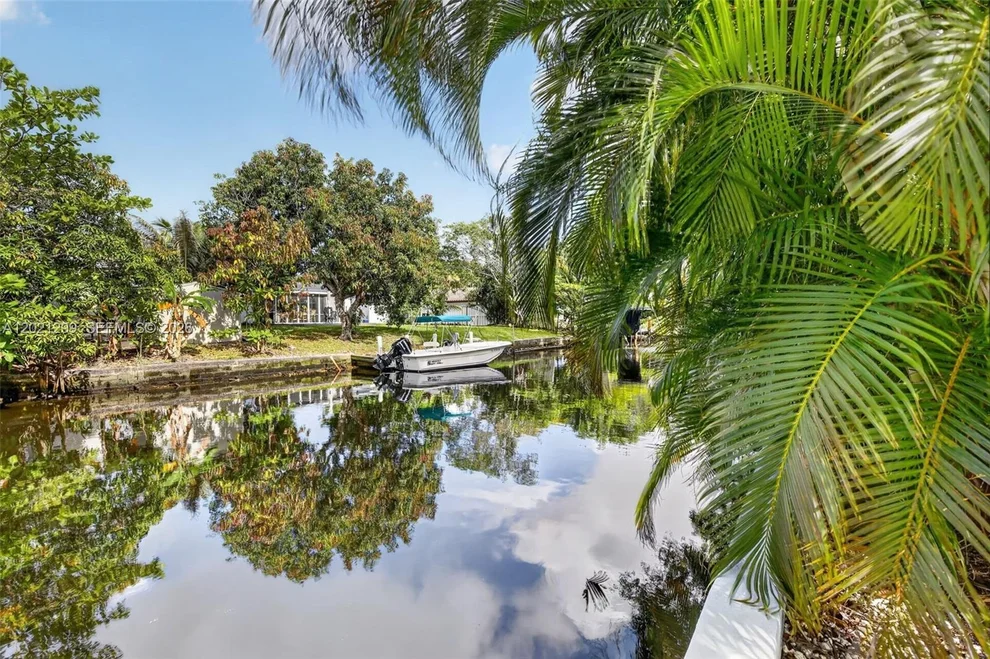 Unit for sale at 2048 SW 28th Ter, Fort Lauderdale, FL 33312