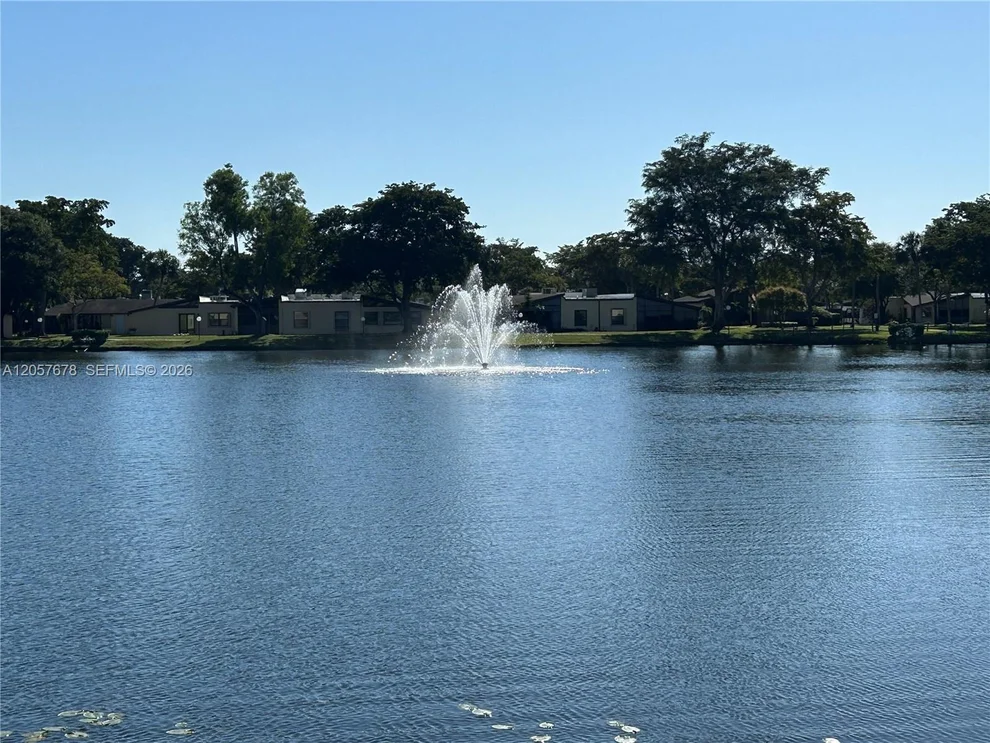 Unit for sale at 200 Gate Rd, Hollywood, FL 33024