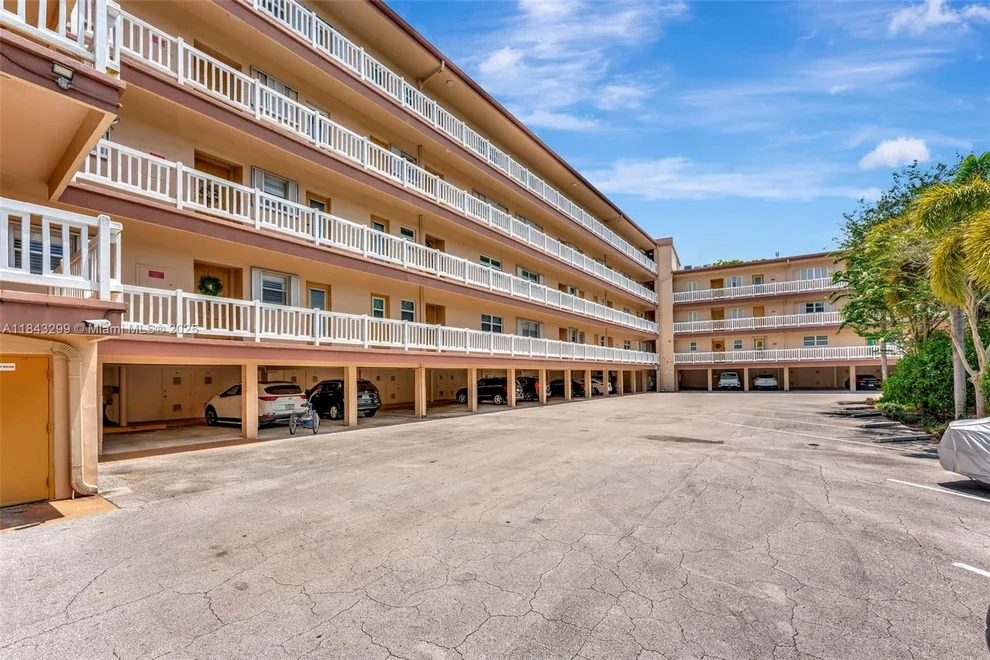 Unit for sale at 6751 Cypress Rd, Plantation, FL 33317