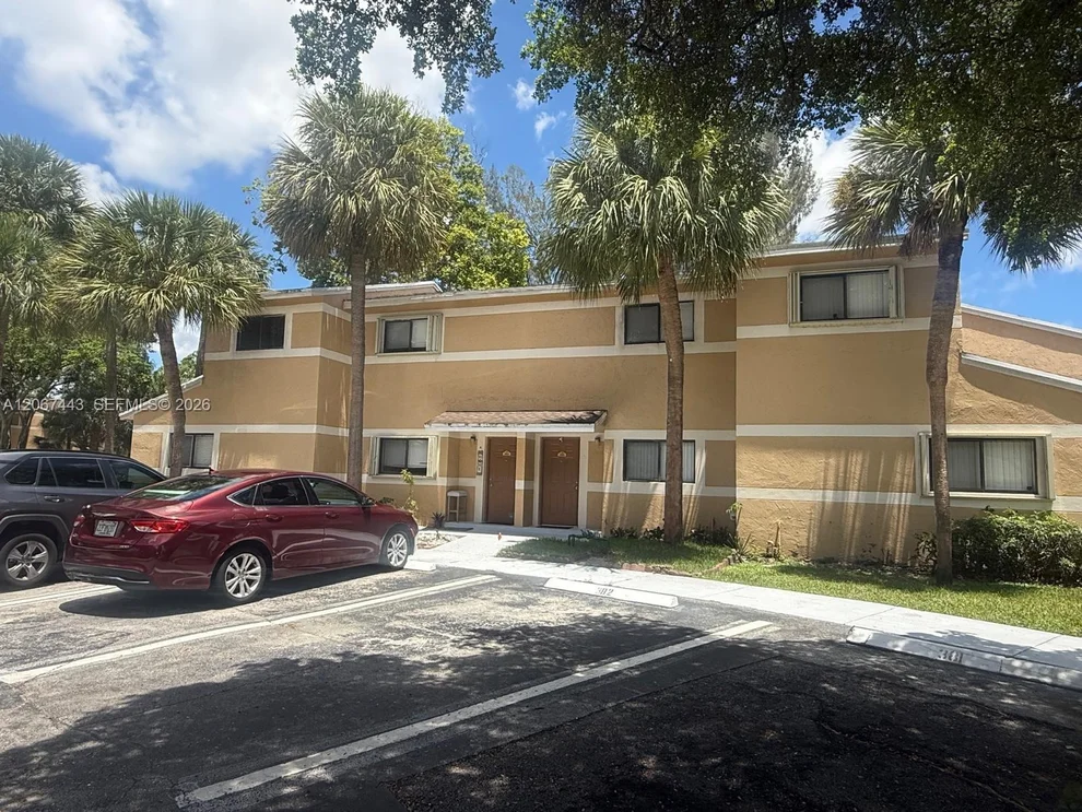 Unit for sale at 203 E Palm Cir E, Pembroke Pines, FL 33025