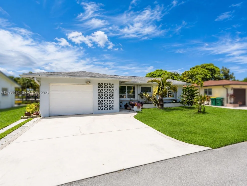 Unit for sale at 4923 NW 55th Ct, Tamarac, FL 33319