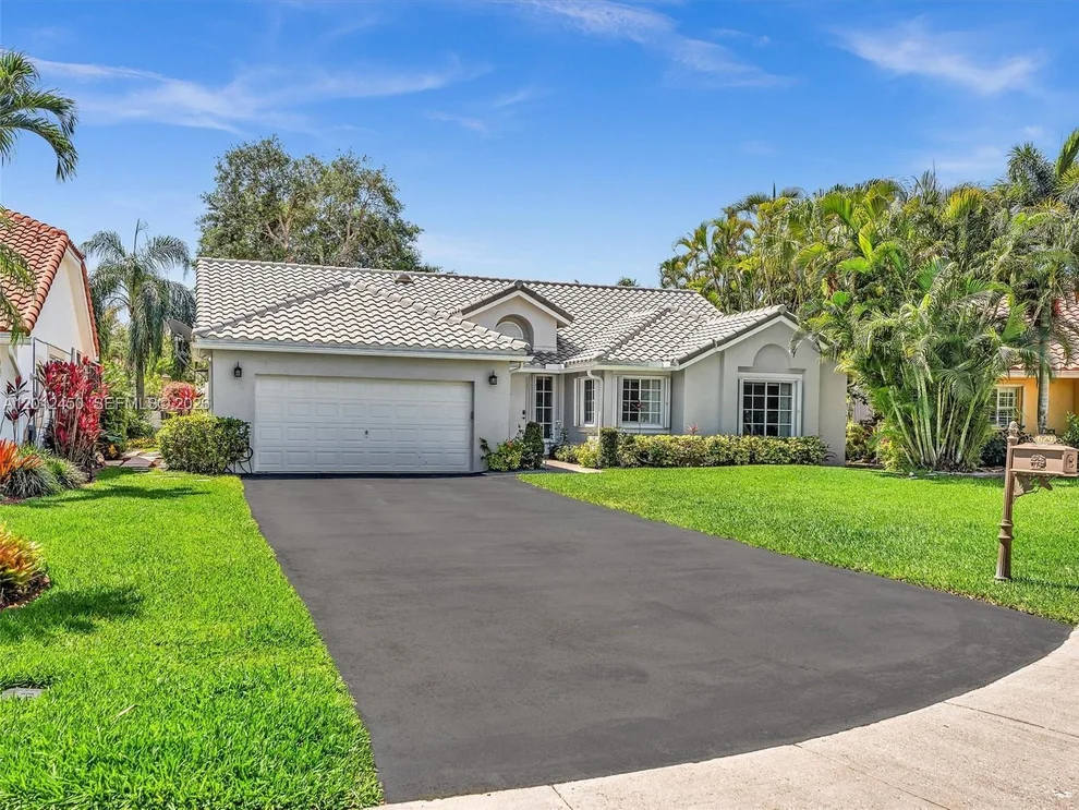 Unit for sale at 629 Spinnaker, Weston, FL 33326
