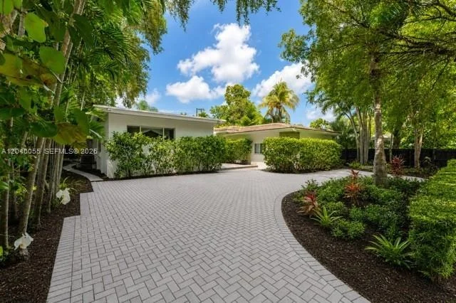 Unit for sale at 8 Pinta Rd, Miami, FL 33133