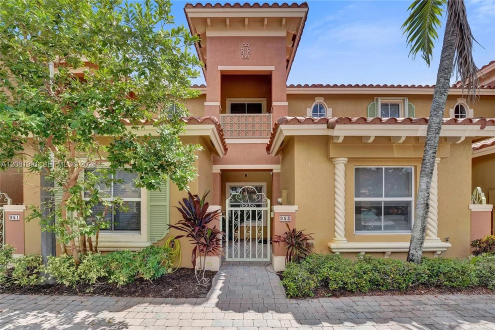 Unit for sale at 953 SW 143rd Ave, Pembroke Pines, FL 33027